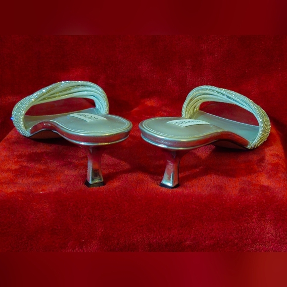 NWT- Steve Madden Solange Silver Rhinestone Women's Kitten Heels Slip-On-Size 11 - Picture 5 of 7